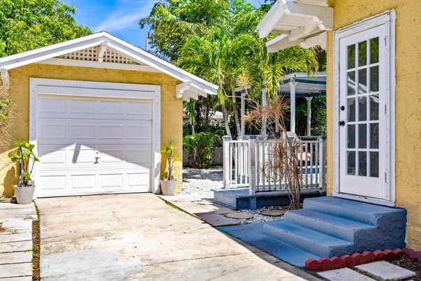 Detached Garage, Exterior