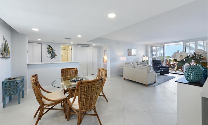 Dining room, Interior, Living room, Recessed Lighting