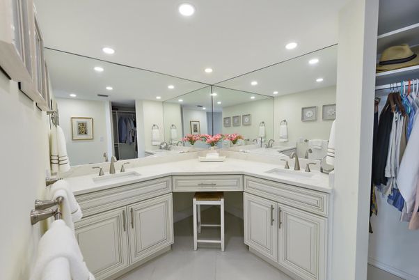 Bathroom, Dual Sink Vanities, Interior, Recessed Lighting