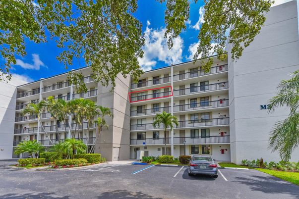 Exterior, Facade, Condo Building