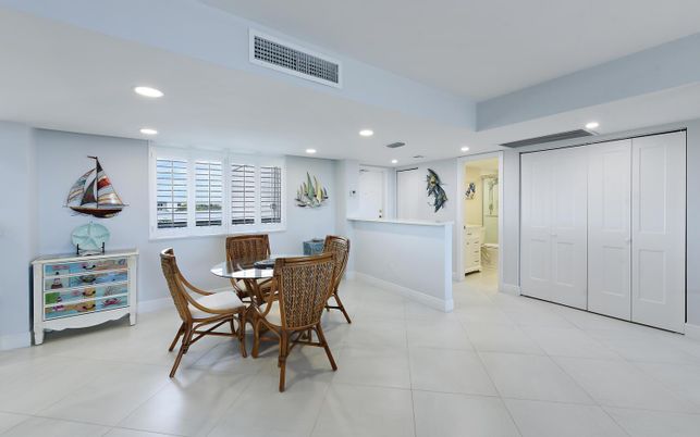 Dining room, Interior, Recessed Lighting