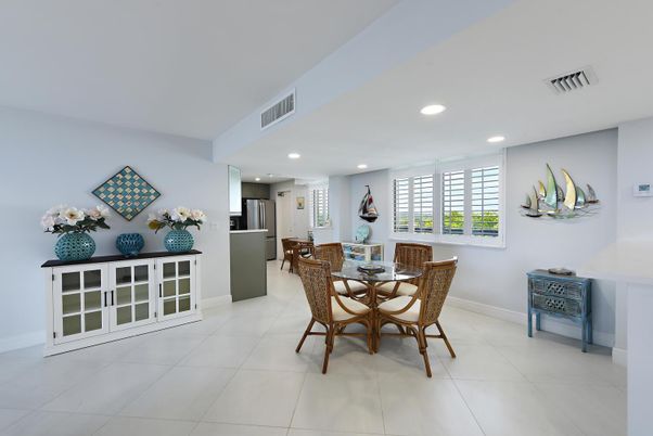 Dining room, Interior, Recessed Lighting