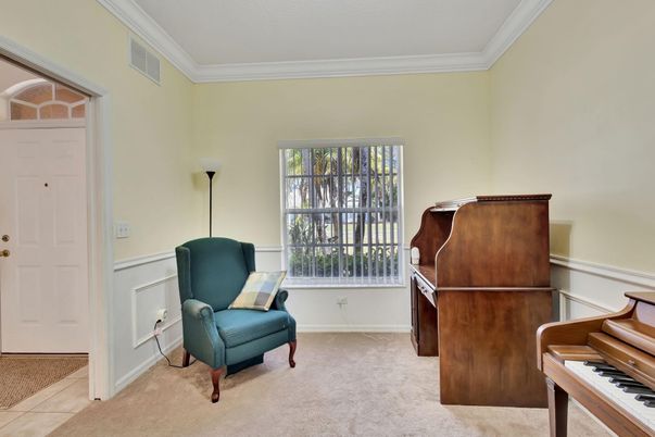 Interior, Piano
