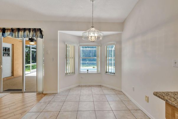 Empty room, Interior, Pendant Lights