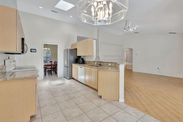 Chandelier, Dining room, Interior, Kitchen, Recessed Lighting, Wood Texture Flooring
