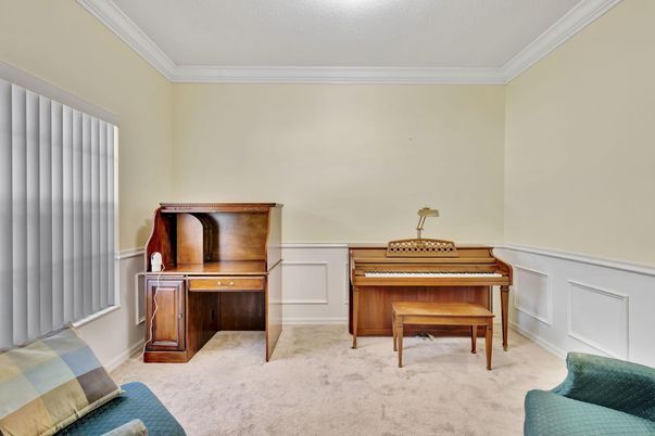 Interior, Piano