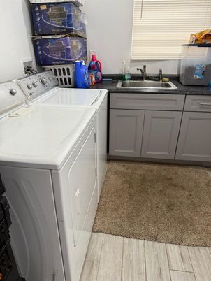 Interior, Washer, Wood Texture Flooring