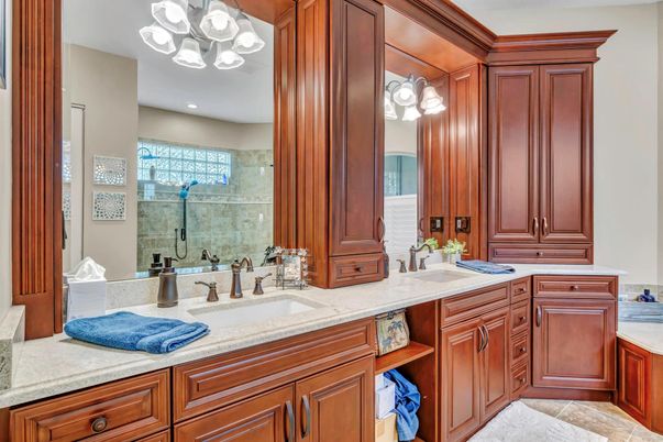 Bathroom, Dual Sink Vanities, Interior, Recessed Lighting