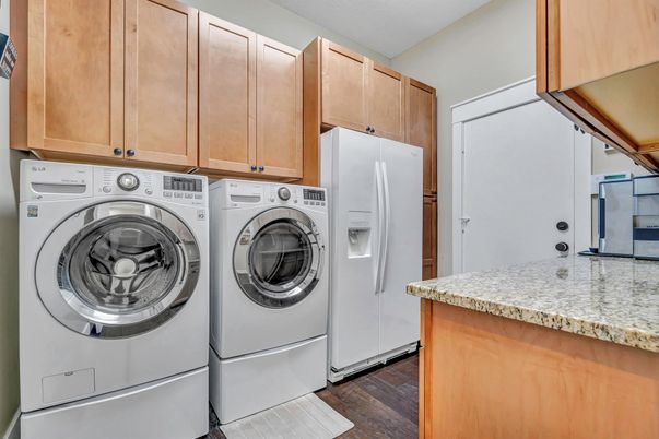 Interior, Washer, Wood Texture Flooring