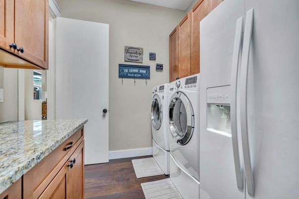 Interior, Washer, Wood Texture Flooring