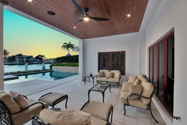 Exterior, Living room, Pool, Recessed Lighting