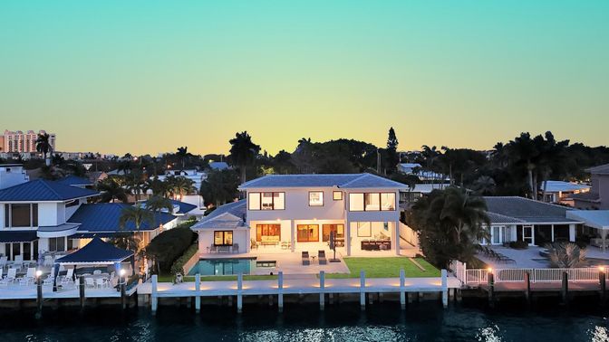 Exterior, Lake