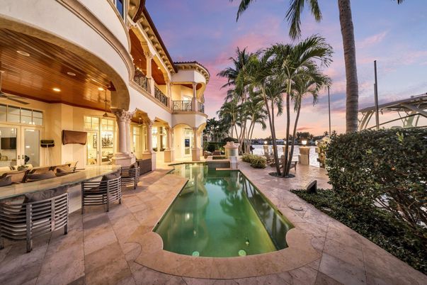 Exterior, Pool, Water