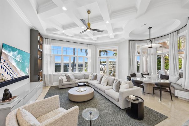 Dining room, Interior, Living room, Pendant Lights, Recessed Lighting
