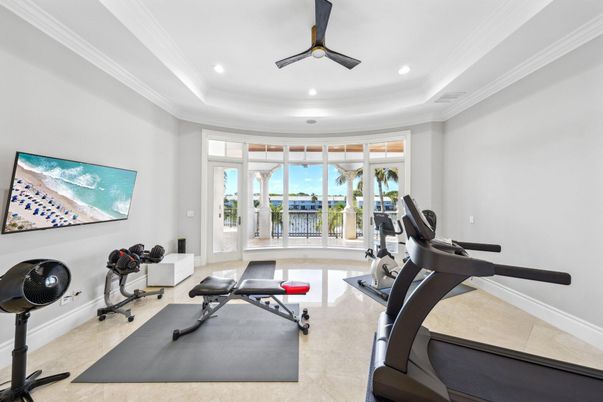 Fitness Equipment, Interior, Recessed Lighting, Water