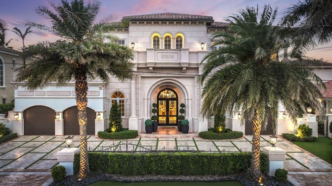 Exterior, Facade, Mediterranean