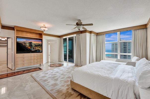 Bedroom, Interior, Water