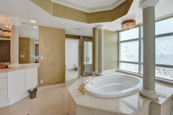 Bathroom, Interior, Recessed Lighting