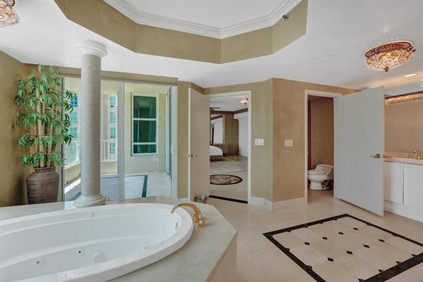 Bathroom, Interior, Recessed Lighting