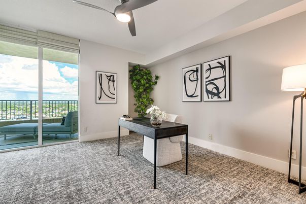 Home Office, Interior