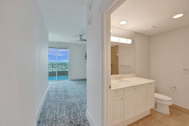 Bathroom, Interior, Recessed Lighting