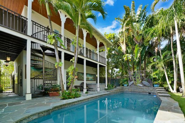 Exterior, Pool