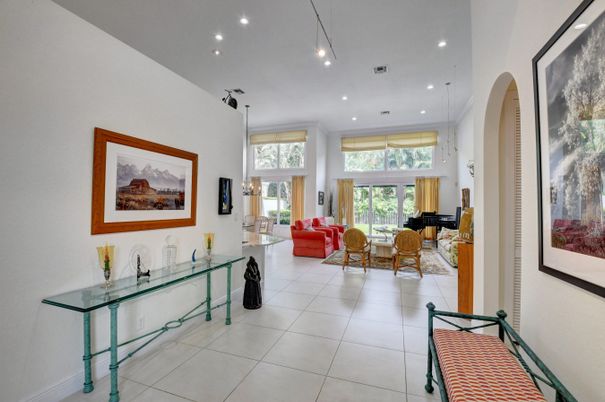 Dining room, Interior, Living room, Pendant Lights, Piano, Recessed Lighting