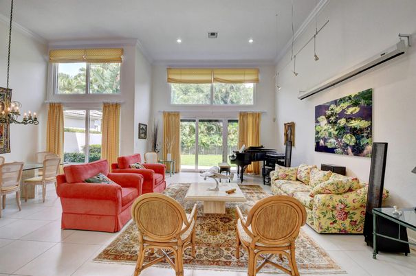 Dining room, Interior, Living room, Pendant Lights, Piano, Recessed Lighting
