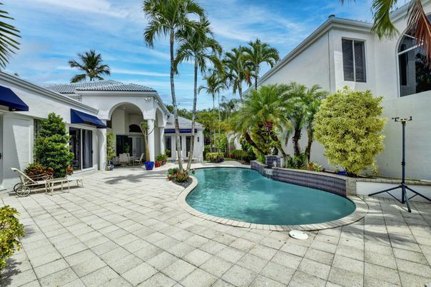 Exterior, Pool
