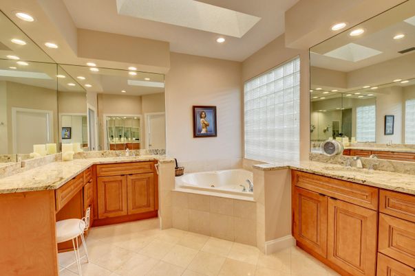 Bathroom, Dual Sink Vanities, Interior, Recessed Lighting