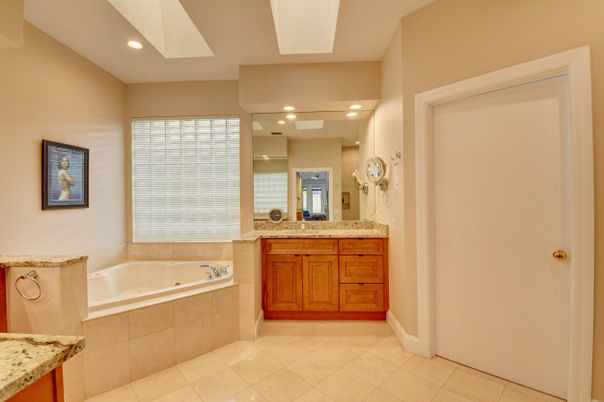 Bathroom, Interior, Recessed Lighting
