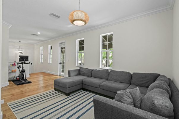 Fitness Equipment, Interior, Living room, Pendant Lights, Recessed Lighting, Wood Texture Flooring