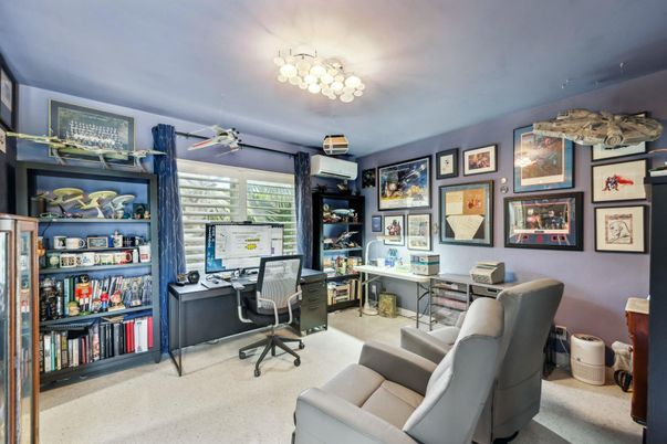 Home Office, Interior