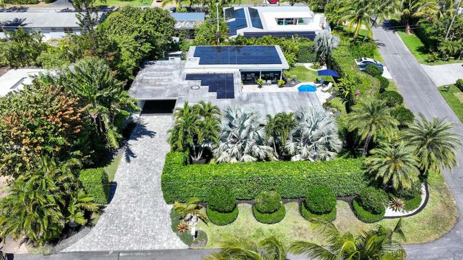 Exterior, Drone