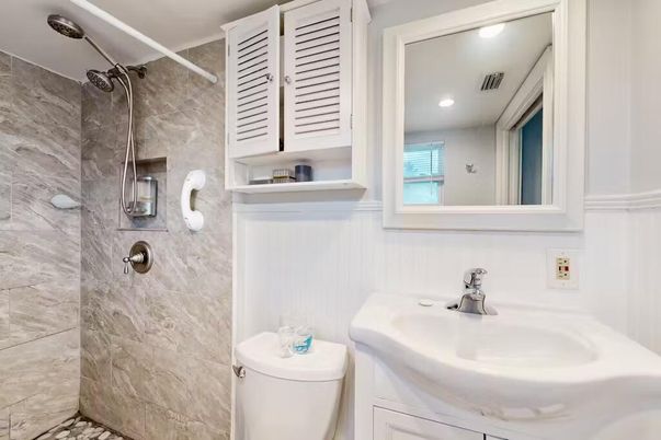 Bathroom, Interior, Recessed Lighting