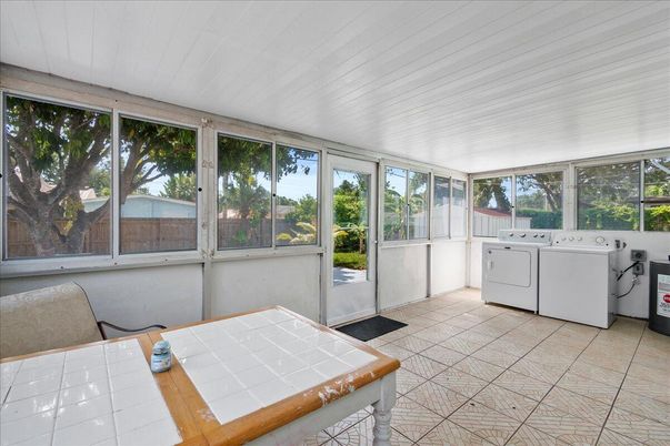 Interior, Sun Room, Washer
