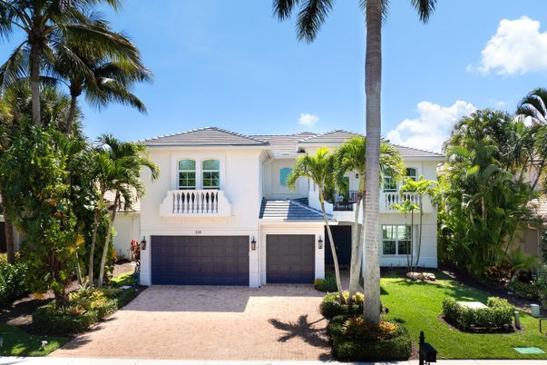 Attached, Exterior, Facade, Mediterranean