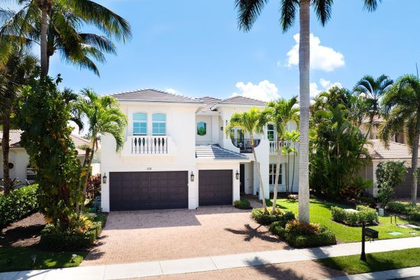 Attached, Exterior, Facade, Mediterranean