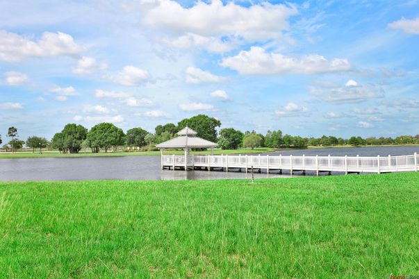 Exterior, Lake