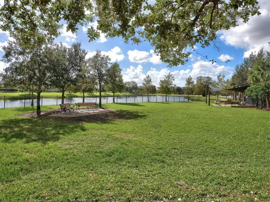 Exterior, Lake