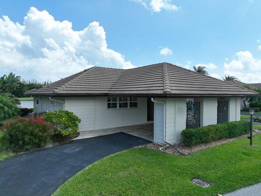 Attached, Exterior, Facade, Ranch