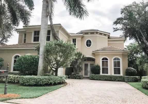 Exterior, Facade, Mediterranean