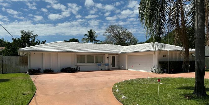Attached, Exterior, Facade, Ranch