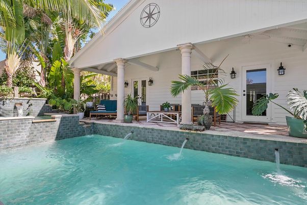 Exterior, Pool