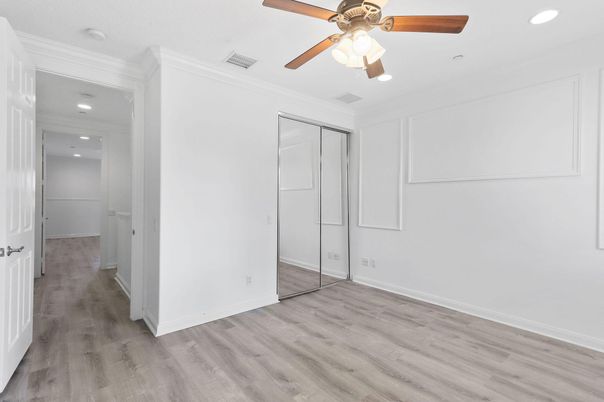 Empty room, Interior, Recessed Lighting, Wood Texture Flooring