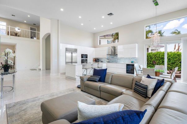 Interior, Kitchen, Living room, Pendant Lights, Recessed Lighting, Stainless Steel Appliances