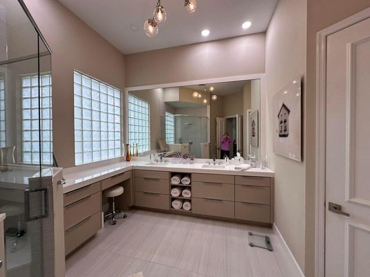 Bathroom, Dual Sink Vanities, Interior, Recessed Lighting