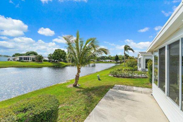 Exterior, Lake