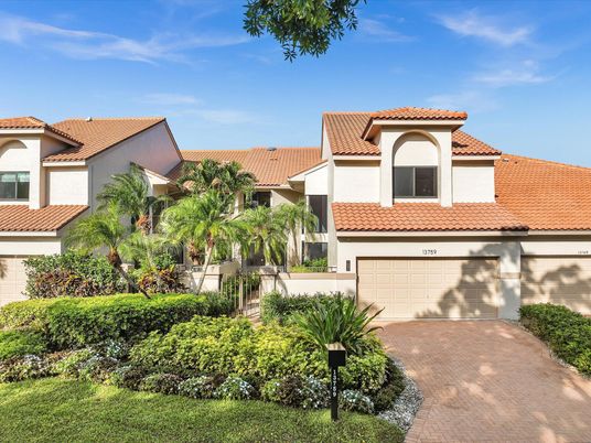 Attached, Exterior, Facade, Mediterranean