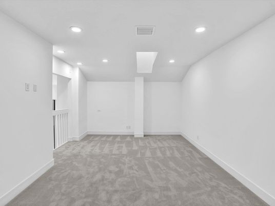 Empty room, Interior, Recessed Lighting